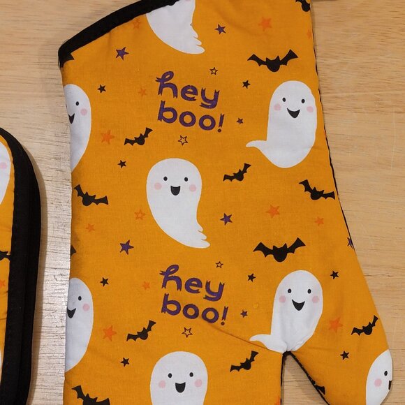 Halloween, hey boo! Oven Mitt & 4 Potholder set. Ghost & Bats. Never Used. - Picture 3 of 5